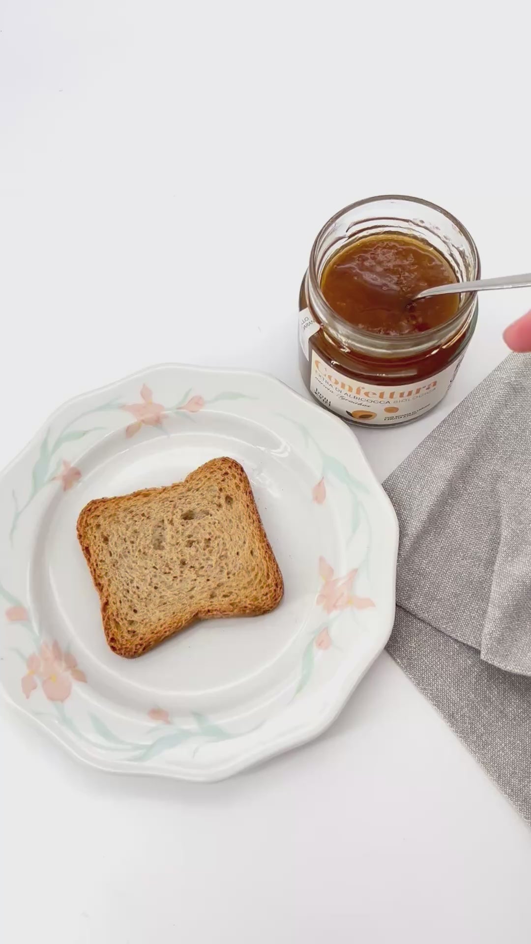 Confettura extra biologica di albicocca varietà Tyrinthos