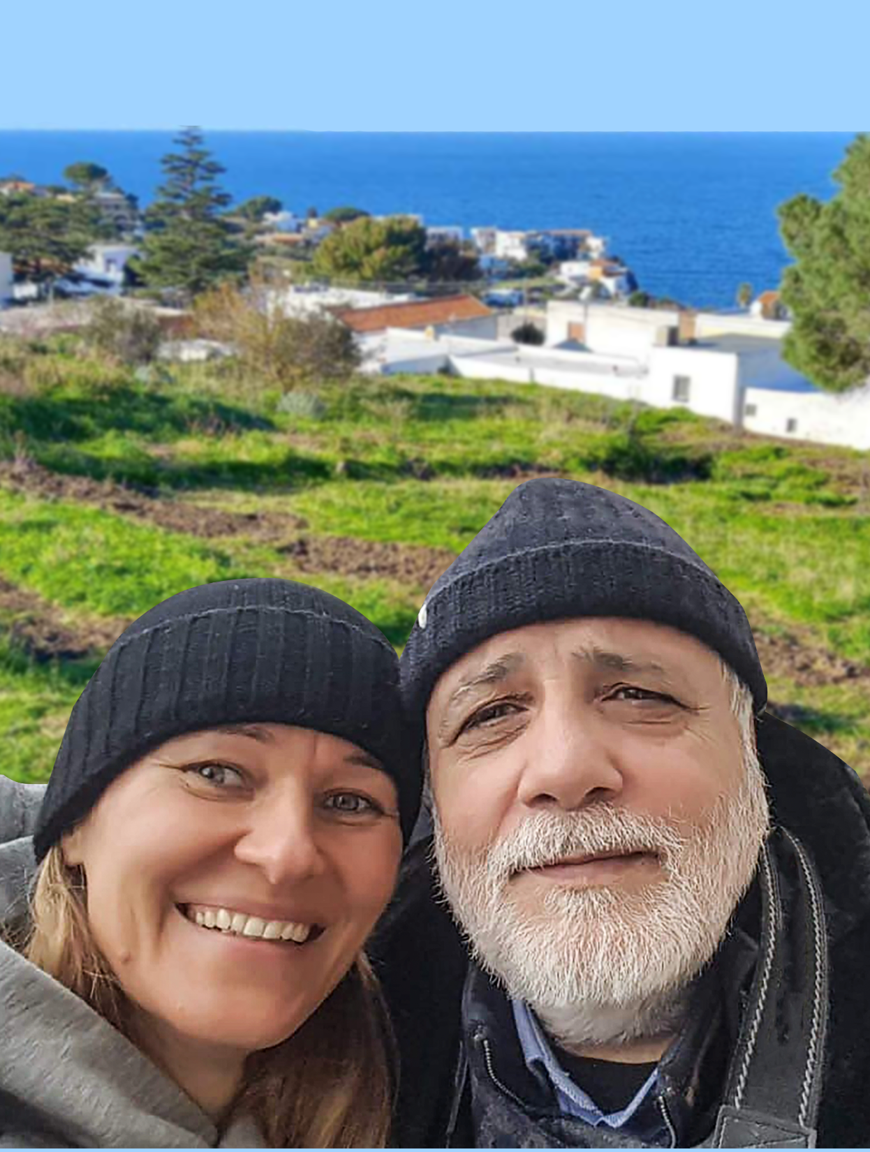 I produttori dell'azienda agricola Mirabito che coltiva piante di cappero sull'isola di Salina nelle Eolie