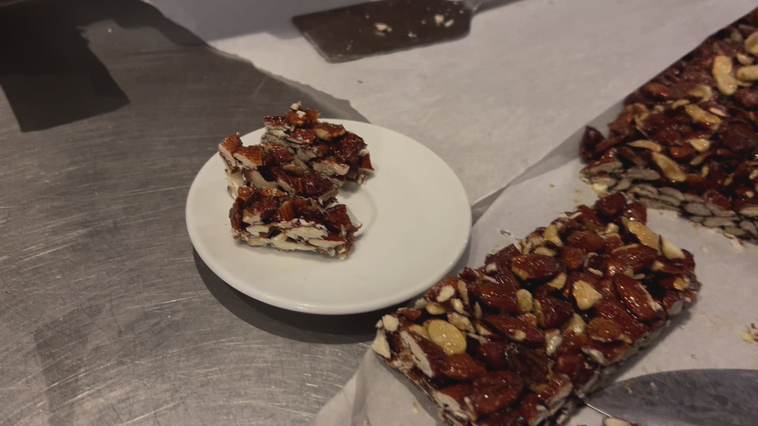 Knusprige Mandeln Pizzuta di Avola und Bio-Orangenblütenhonig